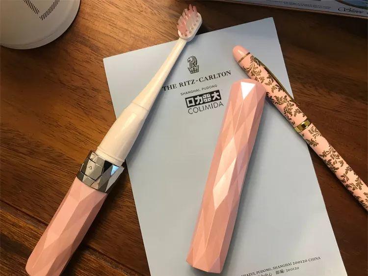 这才是小仙女的电动牙刷!每分钟2万次声波,颜值爆表只要68元! 这才是小仙女的电动牙刷!每分钟2万次声波,颜值爆表只要68元!
