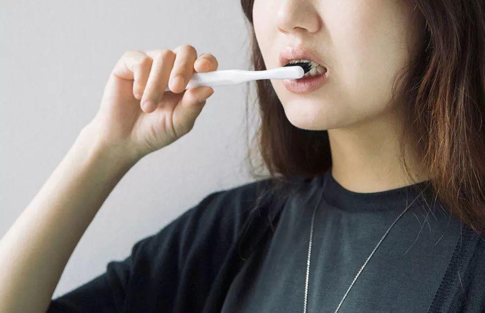 这才是小仙女的电动牙刷!每分钟2万次声波,颜值爆表只要68元! 这才是小仙女的电动牙刷!每分钟2万次声波,颜值爆表只要68元!