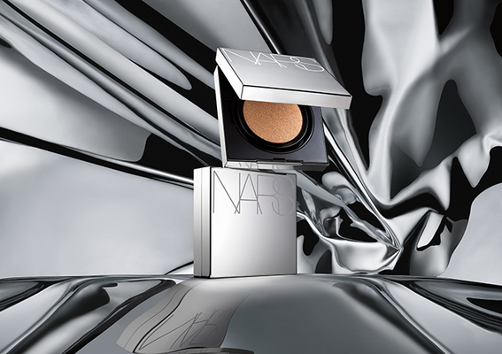 NARS「超持久亮颜气垫粉饼」限量激情镜光版上市