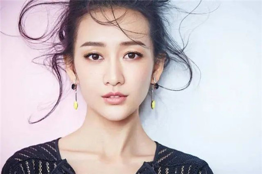 月入上万和生活费1000的女生，分别用啥护肤品？网友：这就是差别