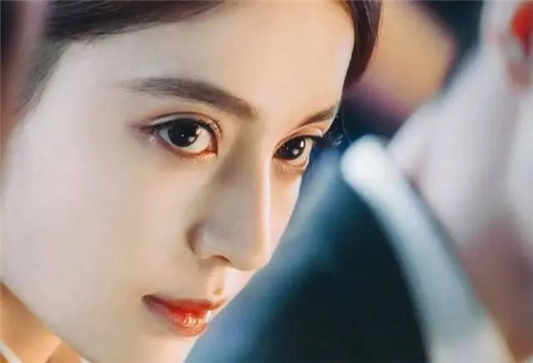 五官再精致的女生，眼睛有这3个“缺点”照样拉低颜值，你有吗？  黑眼圈 第4张