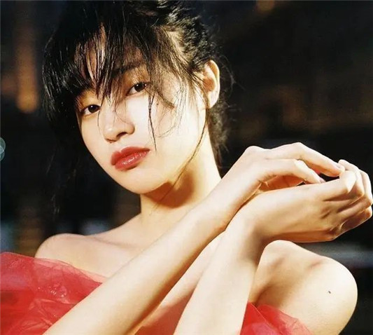 五官再精致的女生，眼睛有这3个“缺点”照样拉低颜值，你有吗？  黑眼圈 第7张