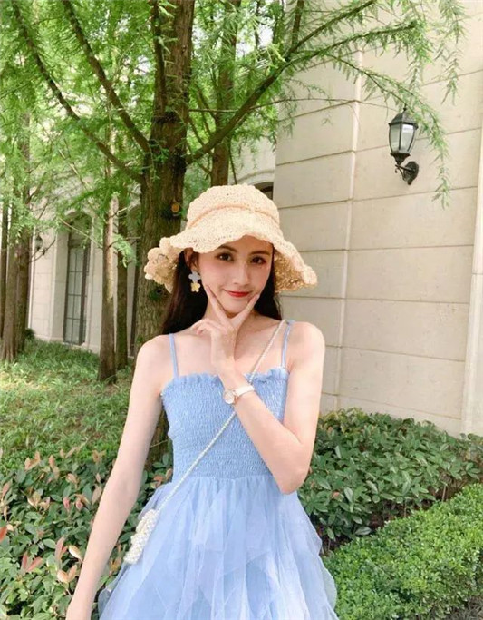 夏季变美这样穿，时尚博主甜仇连衣裙太时髦了，清爽优雅显身材  时尚 第3张