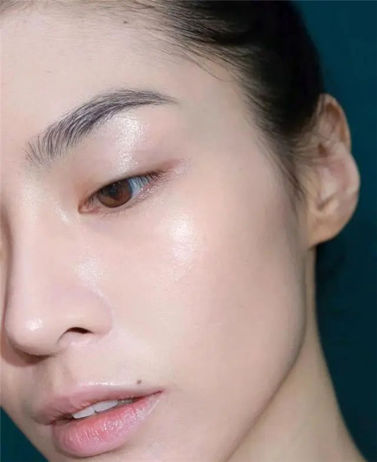 防晒知识盘点，三款公认的好用防晒，排在第一的不是小金瓶  防晒 女生 物理 第3张