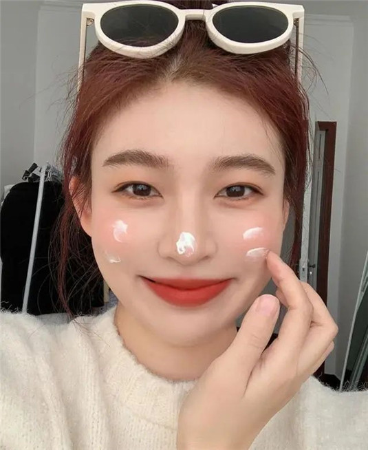 防晒知识盘点，三款公认的好用防晒，排在第一的不是小金瓶  防晒 女生 物理 第4张