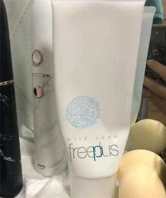 皮肤有黑头、比较油该怎么办，试试这几款产品就行了  洗脸 洗面奶 油脂 第1张
