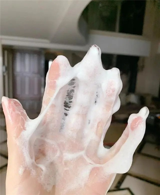 皮肤有黑头、比较油该怎么办，试试这几款产品就行了  洗脸 洗面奶 油脂 第4张