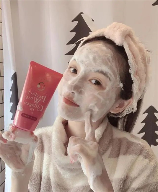 皮肤有黑头、比较油该怎么办，试试这几款产品就行了  洗脸 洗面奶 油脂 第6张