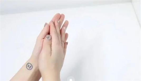闷逗、长闭口那是你的卸妆油用错了，油敏肌的卸妆挚爱好物  卸妆 妹子 卸妆油 第10张