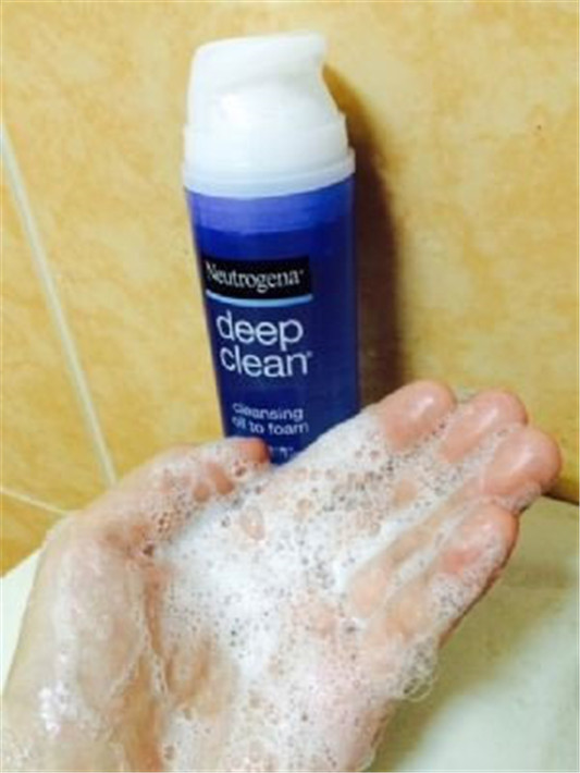 Neutrogena露得清轻透洗卸洁颜露使用心得，卸妆洁面一瓶搞定！  卸妆 洁面 第2张