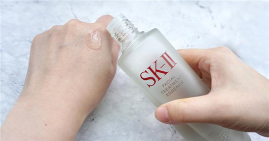 保湿精华液必买推荐：SK-II神仙水、雅诗兰黛小棕瓶、兰蔻、GIORGIO ARMANI、DIOR