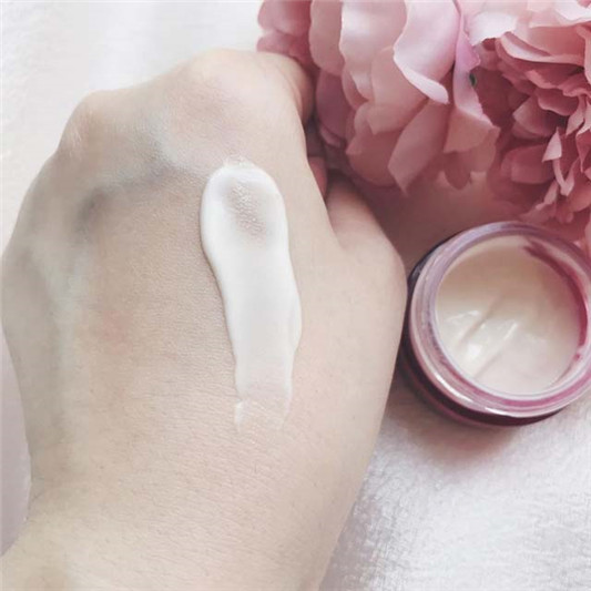 Jurlique茱莉蔻草本青春焕妍眼霜使用心得，很适合搭配**的眼霜  眼霜 草本 第2张