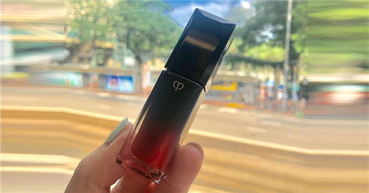 CPB肌肤之钥唇釉17色号试色分享，饱和度很高的正红色！