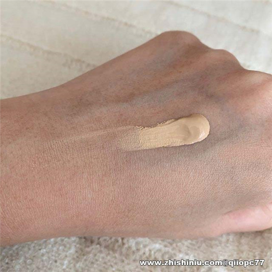 偏干肌冬天宠幸的开架Loreal欧莱雅特润光感粉底 彩妆 开架 宠幸 第2张 偏干肌冬天宠幸的开架Loreal欧莱雅特润光感粉底 彩妆 开架 宠幸 第2张