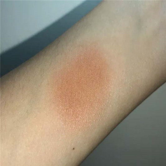 MAC腮红Hushed Tone色号试色,很漂亮的橘棕色 彩妆 腮红 很漂亮 棕色 第4张 MAC腮红Hushed Tone色号试色,很漂亮的橘棕色 彩妆 腮红 很漂亮 棕色 第4张