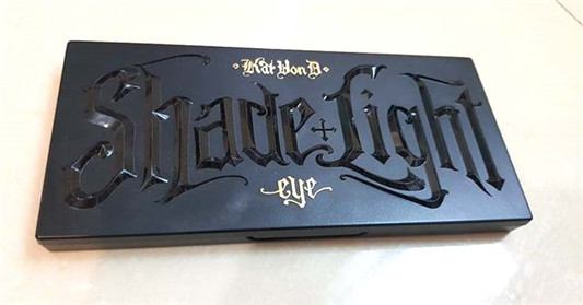 Kat von D 12色眼影盘试色分享, 用途多多啊!推! 彩妆 眼影 用途 分享 第1张 Kat von D 12色眼影盘试色分享, 用途多多啊!推! 彩妆 眼影 用途 分享 第1张