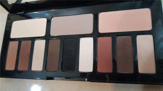 Kat von D 12色眼影盘试色分享, 用途多多啊!推! 彩妆 眼影 用途 分享 第4张 Kat von D 12色眼影盘试色分享, 用途多多啊!推! 彩妆 眼影 用途 分享 第4张