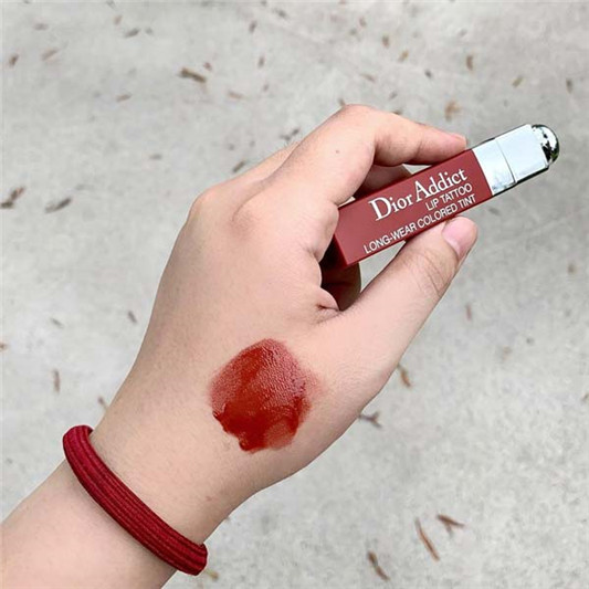 Dior瘾诱超模染唇露#541色号试色分享,红棕铁锈砖红色 彩妆 铁锈 超模 红色 第3张 Dior瘾诱超模染唇露#541色号试色分享,红棕铁锈砖红色 彩妆 铁锈 超模 红色 第3张