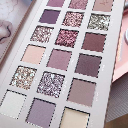 Huda Beauty The New Nude眼影盘,绝对值得买好美好美的palette 彩妆 眼影 买好 美好 第2张 Huda Beauty The New Nude眼影盘,绝对值得买好美好美的palette 彩妆 眼影 买好 美好 第2张