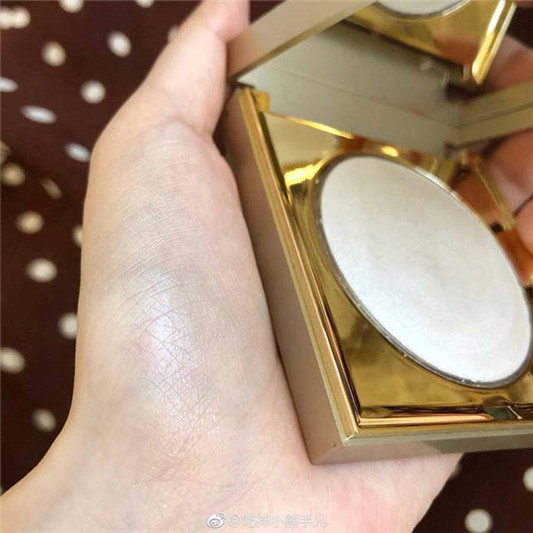 stila诗狄娜天堂幻彩高光粉饼opulence号试色,皮肤像打了水光针一样简直不要太美 彩妆 水光 打了 粉饼 第3张 stila诗狄娜天堂幻彩高光粉饼opulence号试色,皮肤像打了水光针一样简直不要太美 彩妆 水光 打了 粉饼 第3张