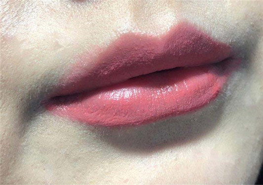 GIORGIO ARMANI阿玛尼红管唇釉410号试色,**的春天色 彩妆 ** 春天 阿玛尼 第3张 GIORGIO ARMANI阿玛尼红管唇釉410号试色,**的春天色 彩妆 ** 春天 阿玛尼 第3张