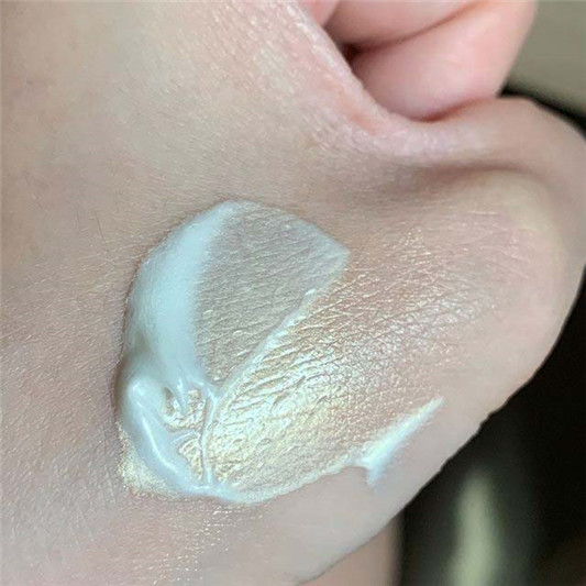 油肌也能使用的MAC发光万能霜 彩妆 也能 万能 发光 第2张 油肌也能使用的MAC发光万能霜 彩妆 也能 万能 发光 第2张