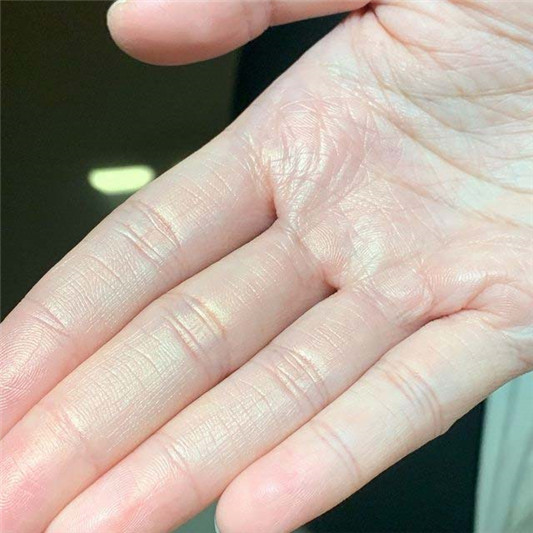 油肌也能使用的MAC发光万能霜 彩妆 也能 万能 发光 第3张 油肌也能使用的MAC发光万能霜 彩妆 也能 万能 发光 第3张