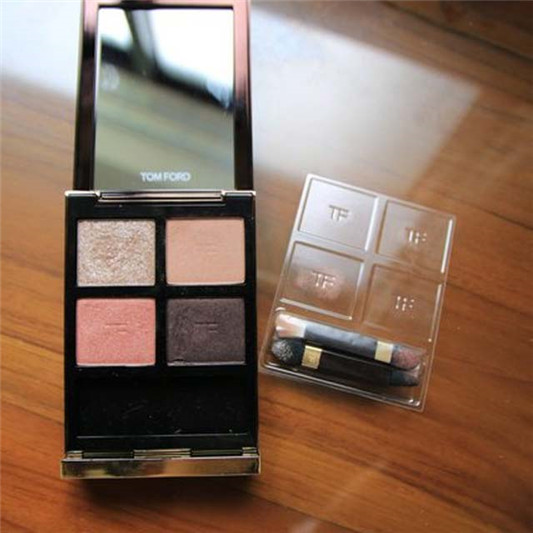 TOM FORD四色眼影Disco Dust试色，让我舍不得卸妆  彩妆 让我 卸妆 眼影 第2张