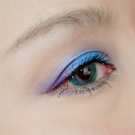 Jeffree Star蓝血眼影盘Blue Blood试色,精致秀气更有女性温柔感 彩妆 更有 秀气 眼影 第5张 Jeffree Star蓝血眼影盘Blue Blood试色,精致秀气更有女性温柔感 彩妆 更有 秀气 眼影 第5张