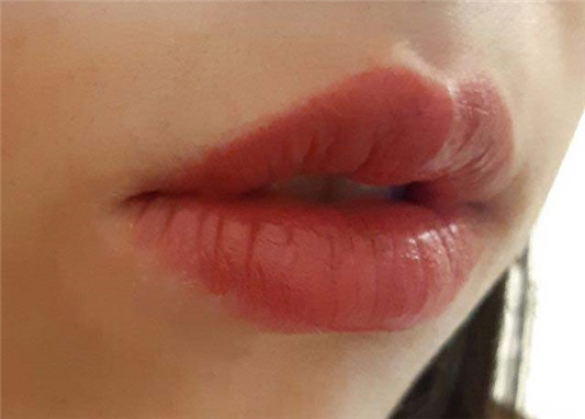 flormar pretty假日时光真我唇膏#18号试色,个人觉得比本家的唇膏好涂 彩妆 唇膏 本家 真我 第4张 flormar pretty假日时光真我唇膏#18号试色,个人觉得比本家的唇膏好涂 彩妆 唇膏 本家 真我 第4张