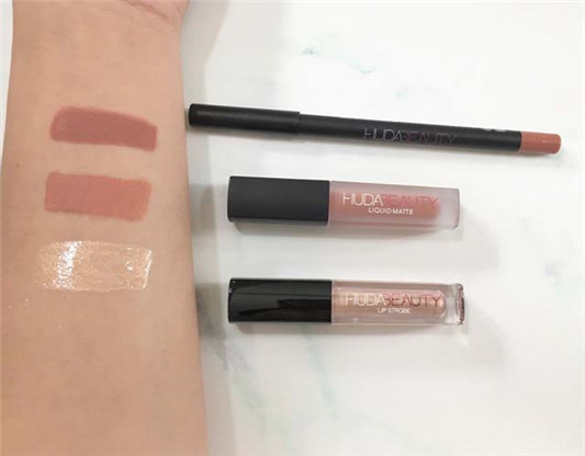 HUDA BEAUTY唇线笔、雾面唇彩、唇蜜试色,想尝试又怕用不完可以买这种小组合 彩妆 组合 用不完 又怕 第3张 HUDA BEAUTY唇线笔、雾面唇彩、唇蜜试色,想尝试又怕用不完可以买这种小组合 彩妆 组合 用不完 又怕 第3张