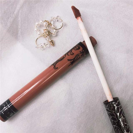Kat Von D唇釉#Lolita 2色号试色,除了眼线液外最出名的就是这枝持久唇釉! 彩妆 持久 最出名 眼线液 第2张 Kat Von D唇釉#Lolita 2色号试色,除了眼线液外最出名的就是这枝持久唇釉! 彩妆 持久 最出名 眼线液 第2张