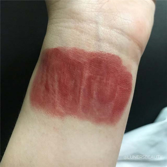 欧莱雅Loreal绝对情迷镜面唇膏#930色号试色,补血中药色这支很美! 彩妆 补血 唇膏 这支 第2张 欧莱雅Loreal绝对情迷镜面唇膏#930色号试色,补血中药色这支很美! 彩妆 补血 唇膏 这支 第2张