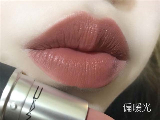 MAC丝柔粉雾唇膏#921色号试色,超美灰调暖豆沙色! 彩妆 豆沙 唇膏 丝柔粉雾 第4张 MAC丝柔粉雾唇膏#921色号试色,超美灰调暖豆沙色! 彩妆 豆沙 唇膏 丝柔粉雾 第4张