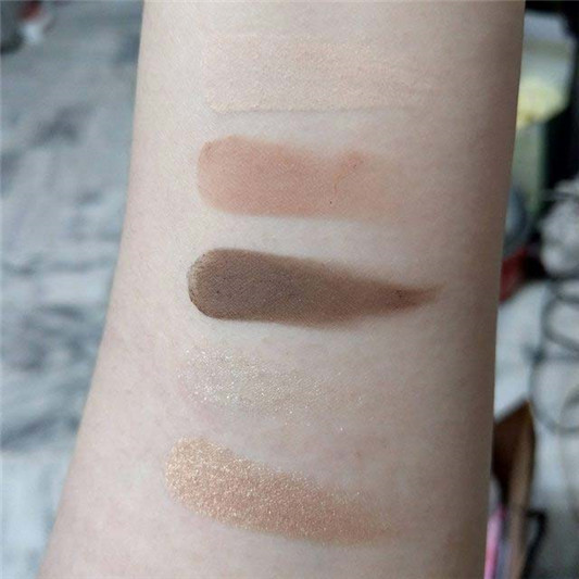 BOBBI BROWN X ULLA JOHSON联名眼影盘试色,布料触感的外壳很特别! 彩妆 联名 眼影 布料 第2张 BOBBI BROWN X ULLA JOHSON联名眼影盘试色,布料触感的外壳很特别! 彩妆 联名 眼影 布料 第2张