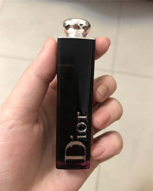 DIOR迪奥魅惑釉唇膏新#324奶茶色试色,OMG太美了! 彩妆 迪奥 唇膏 奶茶 第2张 DIOR迪奥魅惑釉唇膏新#324奶茶色试色,OMG太美了! 彩妆 迪奥 唇膏 奶茶 第2张