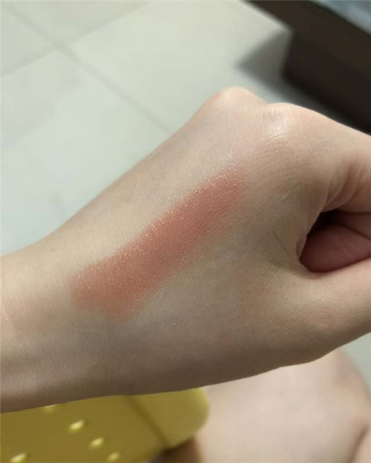 DIOR迪奥魅惑釉唇膏新#324奶茶色试色,OMG太美了! 彩妆 迪奥 唇膏 奶茶 第3张 DIOR迪奥魅惑釉唇膏新#324奶茶色试色,OMG太美了! 彩妆 迪奥 唇膏 奶茶 第3张