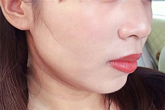BobbiBrown冬虫夏草粉底使用心得,不是油油腻腻的感觉满自然的! 彩妆 冬虫夏草 油油 粉底 第4张 BobbiBrown冬虫夏草粉底使用心得,不是油油腻腻的感觉满自然的! 彩妆 冬虫夏草 油油 粉底 第4张