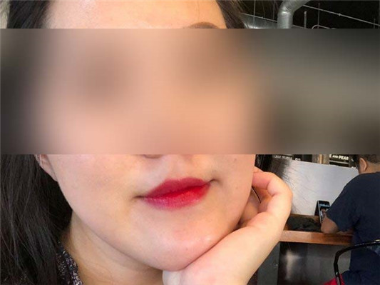 MAC棒棒糖唇釉#114 serial stain色号试色,很喜欢这种正红色! 彩妆 很喜欢 棒棒糖 红色 第3张 MAC棒棒糖唇釉#114 serial stain色号试色,很喜欢这种正红色! 彩妆 很喜欢 棒棒糖 红色 第3张