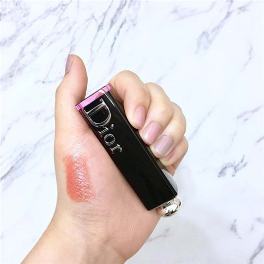 Dior迪奥漆光唇膏#524色号试色,完全就是我命定的唇膏啊! 彩妆 唇膏 迪奥 命定 第2张 Dior迪奥漆光唇膏#524色号试色,完全就是我命定的唇膏啊! 彩妆 唇膏 迪奥 命定 第2张