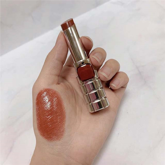 欧莱雅Loreal绝对情迷镜面唇膏#932色号试色分享 彩妆 唇膏 镜面 情迷 第3张 欧莱雅Loreal绝对情迷镜面唇膏#932色号试色分享 彩妆 唇膏 镜面 情迷 第3张