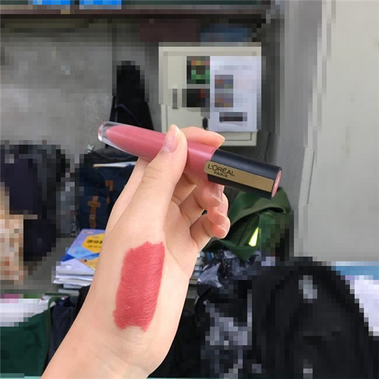 巴黎欧莱雅小钢笔唇釉#124色号试色分享 彩妆 巴黎 钢笔 分享 第2张 巴黎欧莱雅小钢笔唇釉#124色号试色分享 彩妆 巴黎 钢笔 分享 第2张