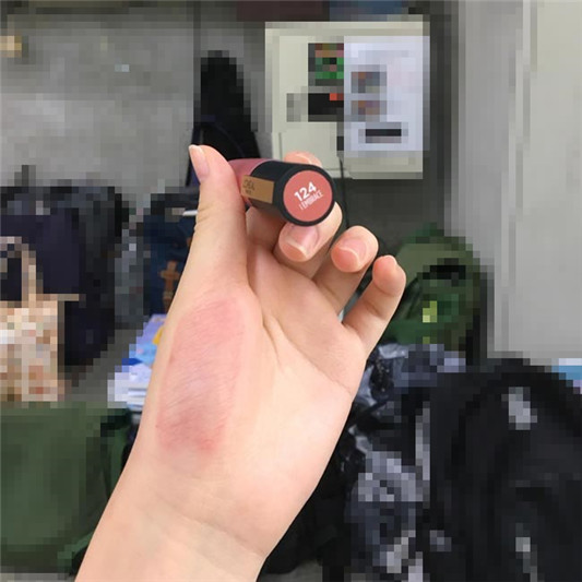 巴黎欧莱雅小钢笔唇釉#124色号试色分享 彩妆 巴黎 钢笔 分享 第4张 巴黎欧莱雅小钢笔唇釉#124色号试色分享 彩妆 巴黎 钢笔 分享 第4张