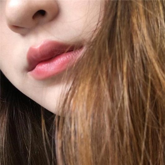 MAYBELLINE美宝莲口红#888色号试色分享 彩妆 口红 美宝莲 分享 第3张 MAYBELLINE美宝莲口红#888色号试色分享 彩妆 口红 美宝莲 分享 第3张