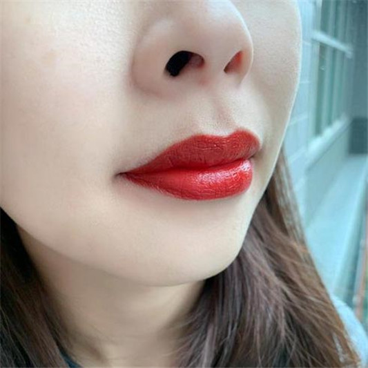 MAYBELLINE美宝莲缎光丝柔唇膏#518#917色号试色分享 彩妆 唇膏 美宝莲 分享 第3张 MAYBELLINE美宝莲缎光丝柔唇膏#518#917色号试色分享 彩妆 唇膏 美宝莲 分享 第3张