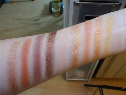 HUDA Beauty九宫格眼影盘#Topaz试色分享 彩妆 眼影 九宫格 分享 第5张 HUDA Beauty九宫格眼影盘#Topaz试色分享 彩妆 眼影 九宫格 分享 第5张