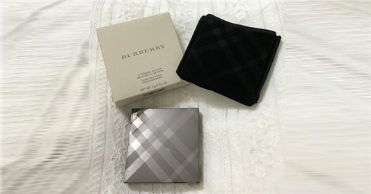 Burberry丝柔珠光亮彩蜜粉饼#02#03#04色号试色及心得 彩妆 粉饼 珠光 心得 第1张 Burberry丝柔珠光亮彩蜜粉饼#02#03#04色号试色及心得 彩妆 粉饼 珠光 心得 第1张