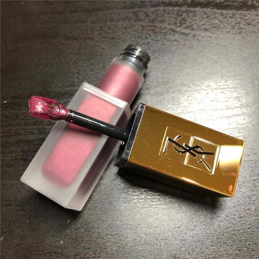 YSL时尚印记丝绒唇露#107色号试色分享 彩妆 丝绒 印记 时尚 第2张 YSL时尚印记丝绒唇露#107色号试色分享 彩妆 丝绒 印记 时尚 第2张