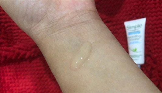敏感肌好伙伴:Simple卸妆水与长效保湿精华 彩妆 长效 保湿 敏感 第3张 敏感肌好伙伴:Simple卸妆水与长效保湿精华 彩妆 长效 保湿 敏感 第3张