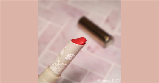Revlon露华浓恋爱持色润唇笔丝缎版#045色号试色分享  彩妆 恋爱 露华浓 分享 第2张